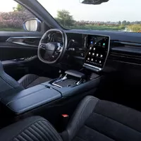 Auto, které klame tělem. Svezli jsme se Renaultem Rafale, novým vrcholem francouzské značky