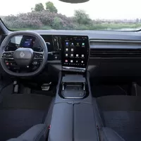 Auto, které klame tělem. Svezli jsme se Renaultem Rafale, novým vrcholem francouzské značky