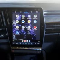 Auto, které klame tělem. Svezli jsme se Renaultem Rafale, novým vrcholem francouzské značky