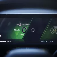 Auto, které klame tělem. Svezli jsme se Renaultem Rafale, novým vrcholem francouzské značky