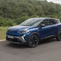 Renault Captur E-Tech full hybrid: Šmrncovní, skvěle vybavené auto s jedinou mouchou