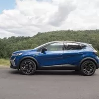 Renault Captur E-Tech full hybrid: Šmrncovní, skvěle vybavené auto s jedinou mouchou