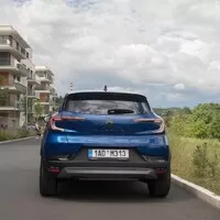 Renault Captur E-Tech full hybrid: Šmrncovní, skvěle vybavené auto s jedinou mouchou