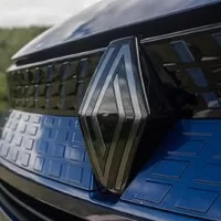 Renault Captur E-Tech full hybrid: Šmrncovní, skvěle vybavené auto s jedinou mouchou