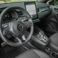 Renault Captur E-Tech full hybrid: Šmrncovní, skvěle vybavené auto s jedinou mouchou