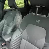 Renault Captur E-Tech full hybrid: Šmrncovní, skvěle vybavené auto s jedinou mouchou
