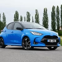 Toyota Yaris HEV: Malý šampion ladí formu