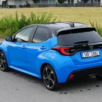 Toyota Yaris HEV: Malý šampion ladí formu