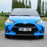 Toyota Yaris HEV: Malý šampion ladí formu