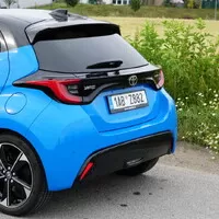 Toyota Yaris HEV: Malý šampion ladí formu