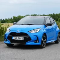 Toyota Yaris HEV: Malý šampion ladí formu