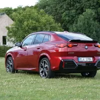 BMW iX2 eDrive30: Nová doba, nový směr