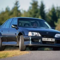 Retro okénko Petra Přikryla: První Lotus Omega v ČSSR, auto jako ze špionážního filmu