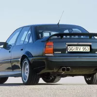 Retro okénko Petra Přikryla: První Lotus Omega v ČSSR, auto jako ze špionážního filmu