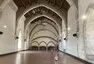 pro zájemce o historii/architekturu... vzadu jsou 3 funkční krby s komíny pro full size Santu
