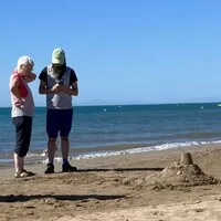 tenhle zvláštní Fr pár si od nás musel půjčit hračky, aby sestrojil hrad a vyfotil jej...