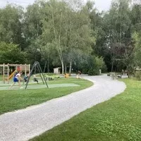 veřejné hřiště s grilem v CH u jezera... včetně dřeva zdarma, nerez design WC, kvalitních herních prvků, vše tip top clean...