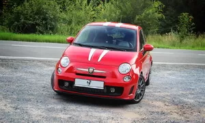 Abarth 500 Ferrari Dealers Edition: Tato pětistovka má grády