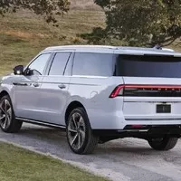 Autíčkářův týden:  Sedan z Číny, SUV z Ameriky a kombík z Německa