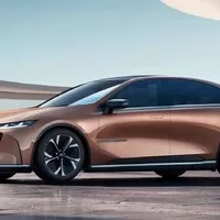 Autíčkářův týden:  Sedan z Číny, SUV z Ameriky a kombík z Německa