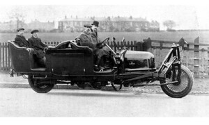 Historie: Auto má 4 kola? Ale vždyť i 3 jsou zbytečně moc. Vozu s gyroskopem stačí dvě!