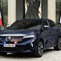 Emmanuel Macron a jeho Renault Rafale, zdroj: Auto Plus