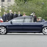 Nicolas Sarkozy a jeho Peugeot 607 Paladine, zdroj: L'Argus