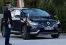 Emmanuel Macron a jeho Renault Espace, zdroj: Valeurs Actuelles