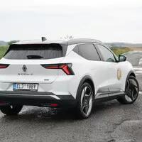Renault Scénic E-Tech Iconic: Rodinný ideál na elektřinu?