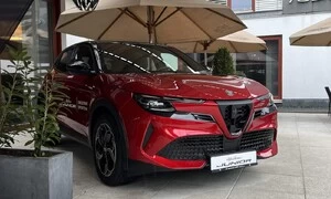 Novinky: Alfa Romeo Junior: Nejmenší, nejlevnější a už teď slavná Alfa poprvé naživo v Česku