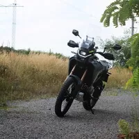 ​CF Moto 450 MT: Malý dobrodruh s velkým srdcem