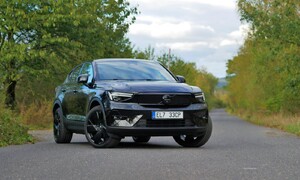 Recenze & testy: Volvo EC40 Twin Motor Performance Black Edition: Kdyby byl Batman Švéd, jezdil by tímhle