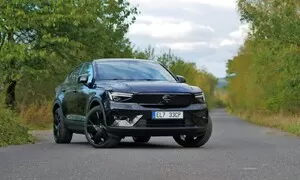 Recenze & testy: Volvo EC40 Twin Motor Performance Black Edition: Kdyby byl Batman Švéd, jezdil by tímhle