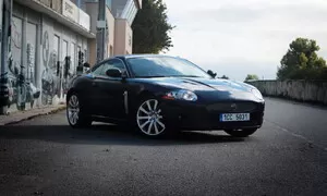 Historie, Recenze & testy: Jaguar XKR (X150): Grand tourer, co se nezalekne sportování