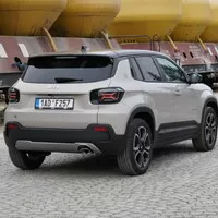 Jeep Avenger e-Hybrid: Kapesní crossover do města 