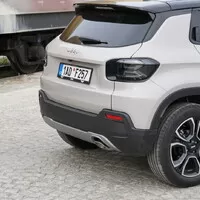 Jeep Avenger e-Hybrid: Kapesní crossover do města 