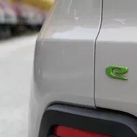 Jeep Avenger e-Hybrid: Kapesní crossover do města 