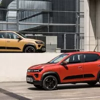 Dacia Spring v novém: Nejlevnější elektromobil na trhu má šmrncovní vizáž a umí uvařit kafe