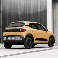 Dacia Spring v novém: Nejlevnější elektromobil na trhu má šmrncovní vizáž a umí uvařit kafe