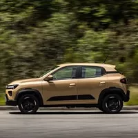 Dacia Spring v novém: Nejlevnější elektromobil na trhu má šmrncovní vizáž a umí uvařit kafe