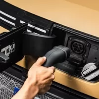 Dacia Spring v novém: Nejlevnější elektromobil na trhu má šmrncovní vizáž a umí uvařit kafe