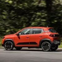 Dacia Spring v novém: Nejlevnější elektromobil na trhu má šmrncovní vizáž a umí uvařit kafe