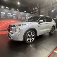 Legendární Capri v novém, elektrická Alpine a hybridní Tatra. Co si nenechat ujít na letošním e-Salonu
