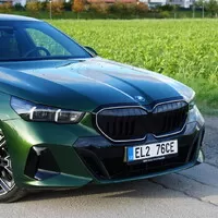 BMW 550e xDrive: V zajetí doby