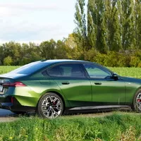 BMW 550e xDrive: V zajetí doby