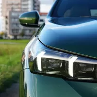 BMW 550e xDrive: V zajetí doby