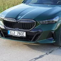 BMW 550e xDrive: V zajetí doby