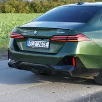 BMW 550e xDrive: V zajetí doby
