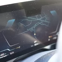 BMW 550e xDrive: V zajetí doby