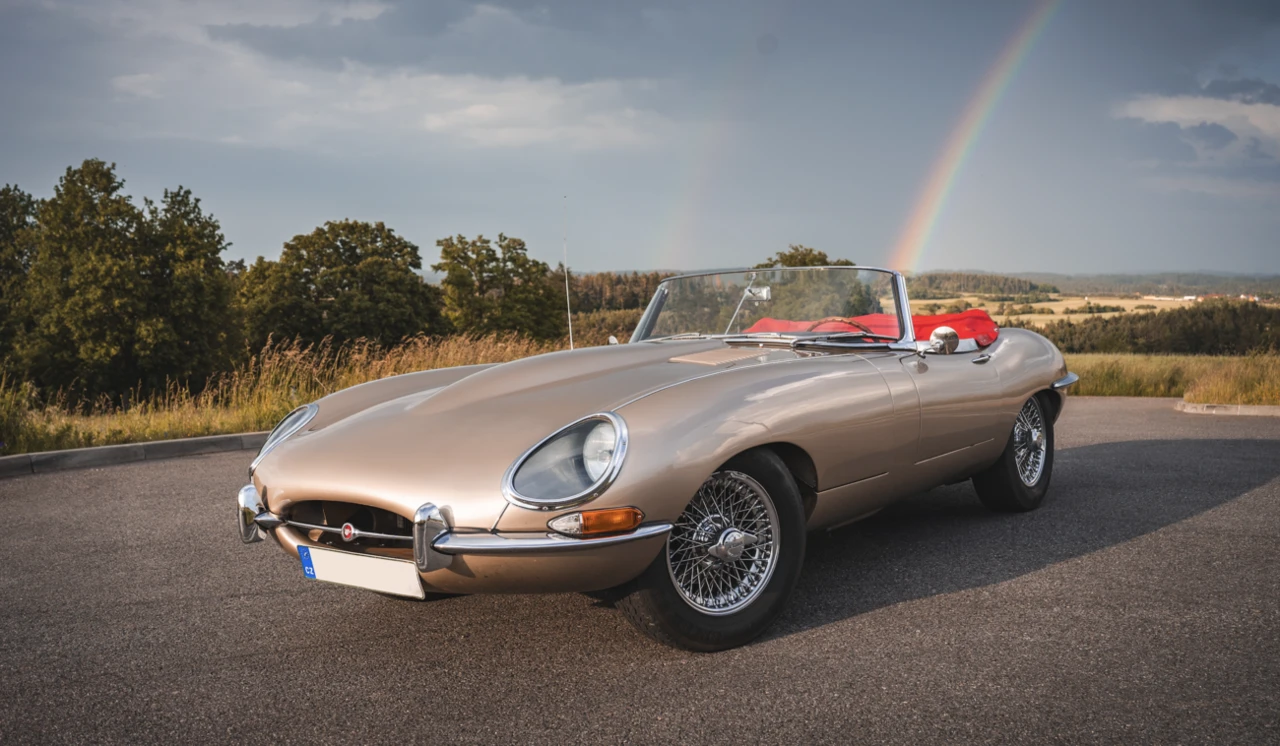 Jaguar E-Type, toho času ještě ne růžový, autor fotky: Josef Vyškovský